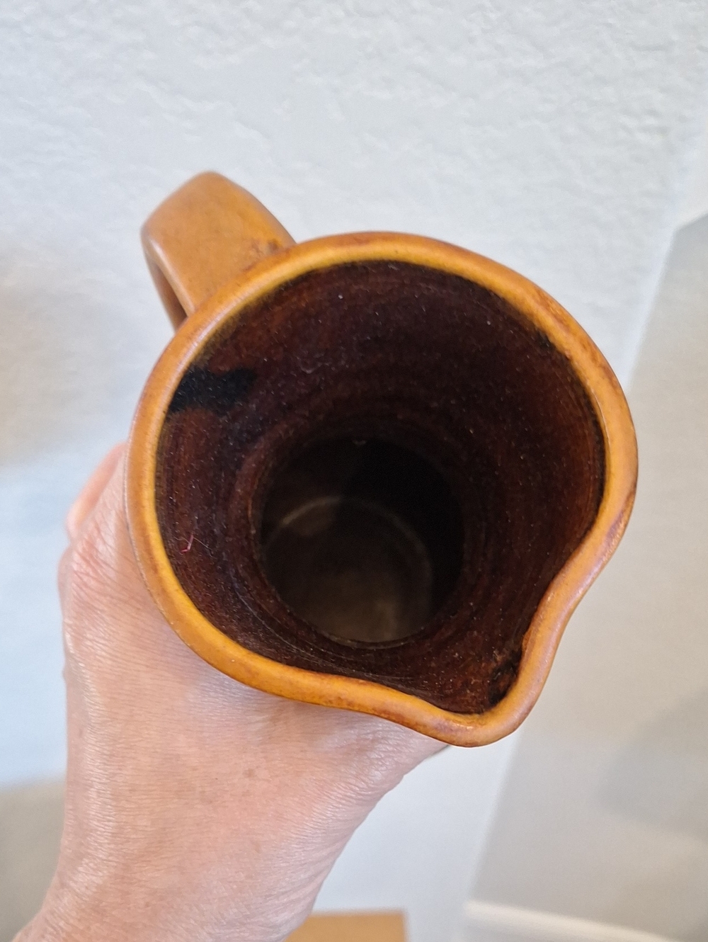 Vintage Artist Signed Folksy Artsy Floral Leaf Pottery Pitcher Vase Bari Logue - Picture 5 of 7